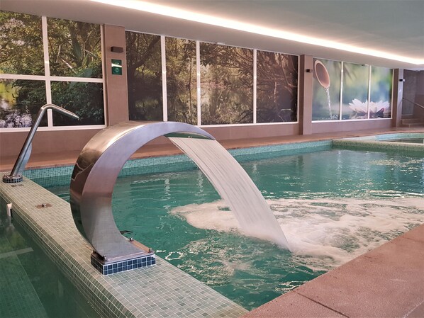 Sauna, hot tub, steam room