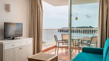 Apartamento Premium Vista Mar (PV) | Oppholdsområde | TV, fotballspill og bøker