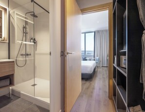 The Studio King Bed | Bathroom