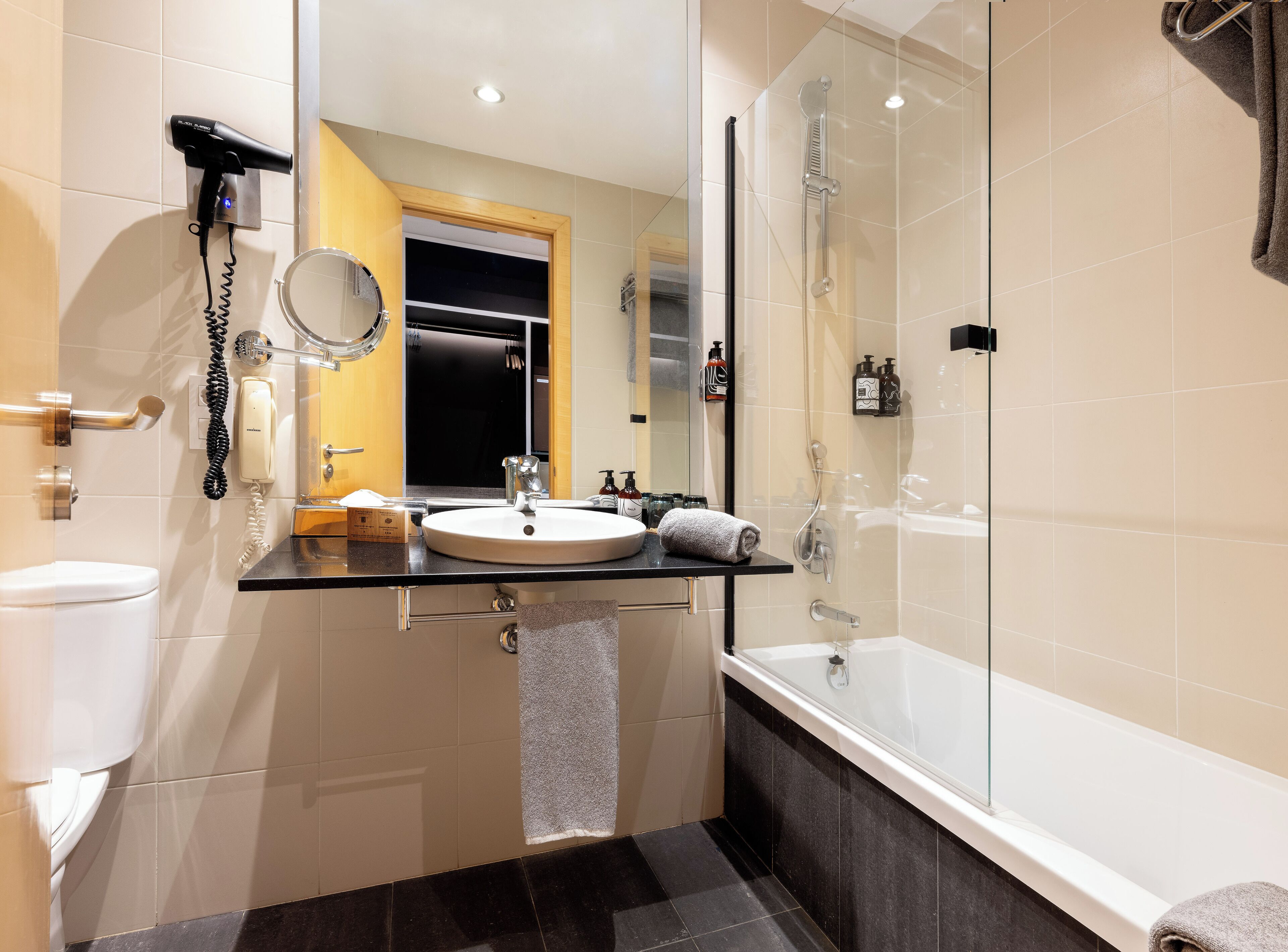 the studio | 1 bedroom, in-room safe, desk, blackout curtains