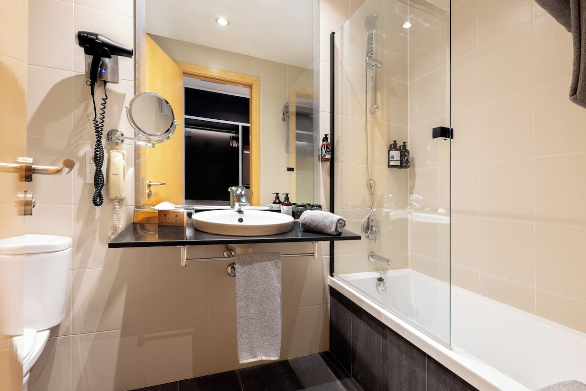 the studio | 1 bedroom, in-room safe, desk, blackout curtains