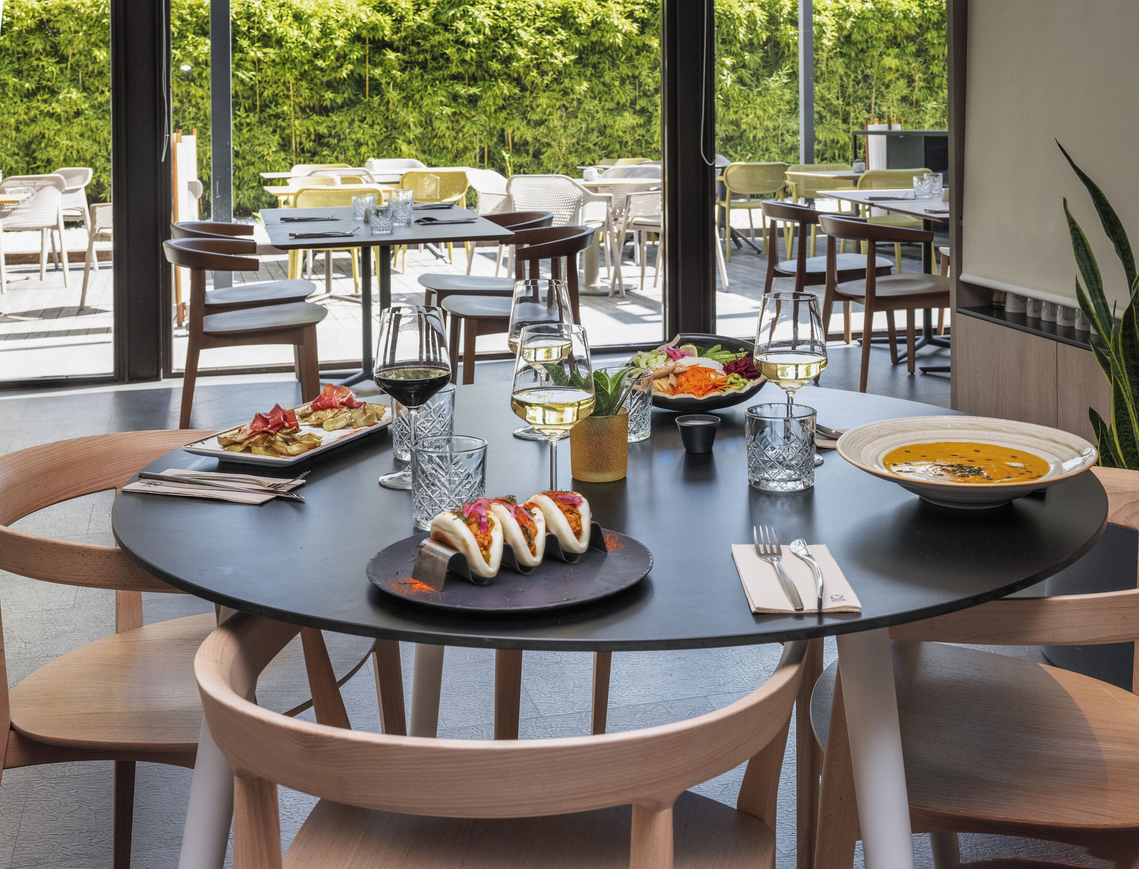 lunch and dinner served, asian cuisine