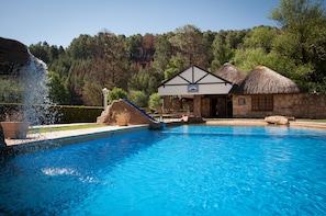 Pool - Gooderson Drakensberg Gardens Golf & Spa Resort (Drakensberg Gardens)