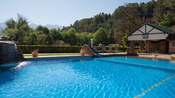 Indoor pool, 3 outdoor pools, pool umbrellas, pool loungers