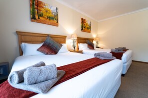 Deluxe Room, 2 Double Beds, Garden View