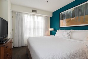 Premium bedding, in-room safe, desk, iron/ironing board - Residence Inn by Marriott Charlotte Lake Norman (Huntersville)