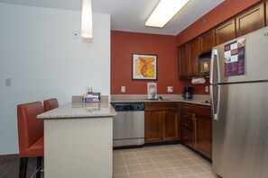 Premium bedding, in-room safe, desk, iron/ironing board - Residence Inn by Marriott Charlotte Lake Norman (Huntersville)