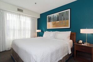 Premium bedding, in-room safe, desk, iron/ironing board