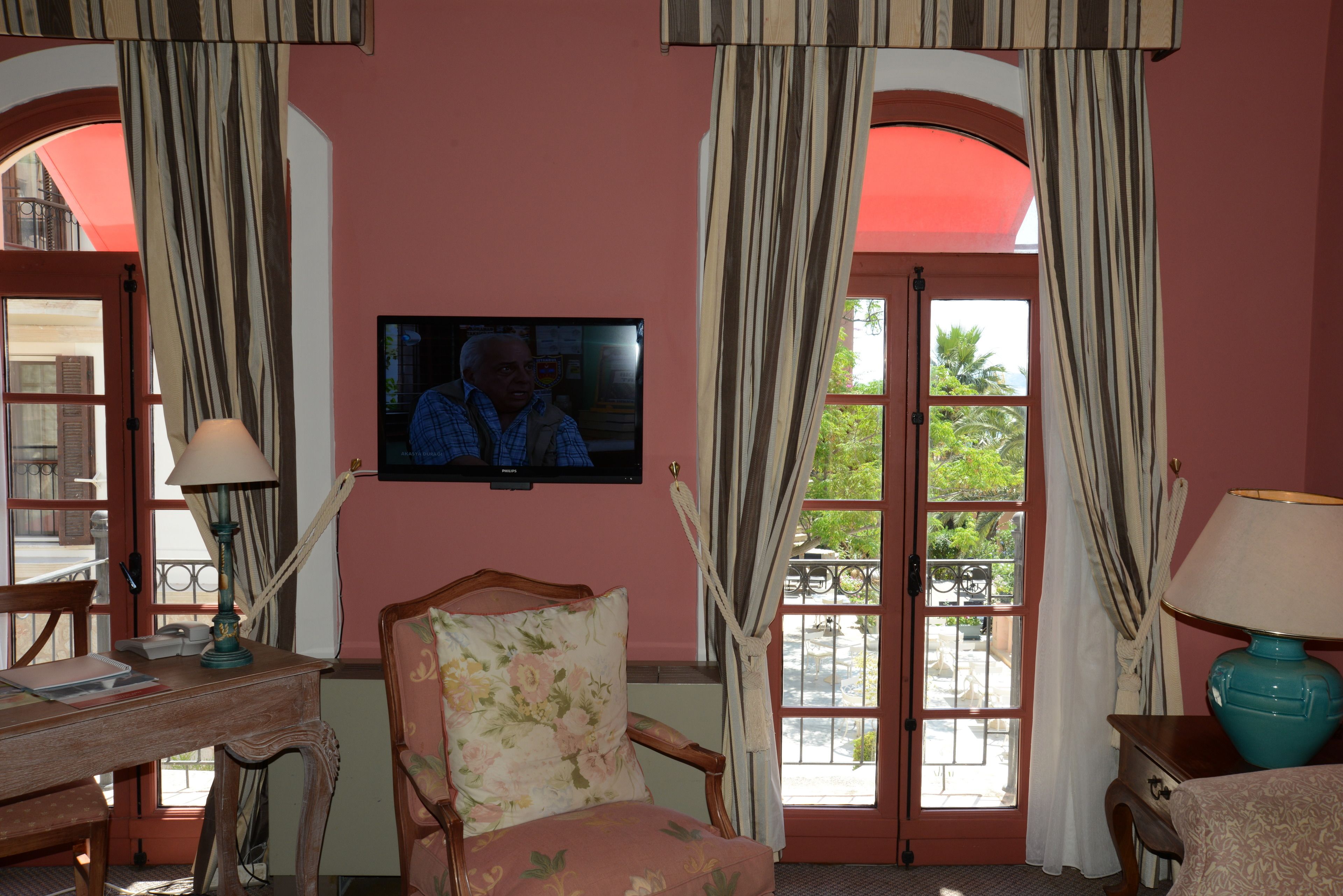 suite, sea view | living area | 40-inch lcd tv with satellite channels, tv, ping pong