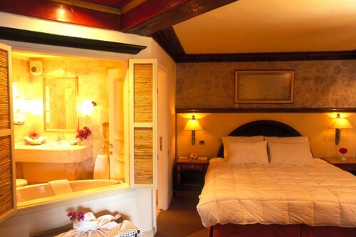 Junior Double Room, Jetted Tub, Sea View | Premium bedding, minibar, in-room safe, desk