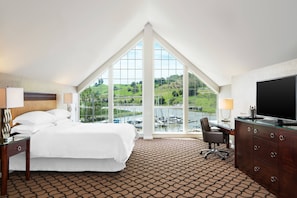 Suite, 1 très grand lit et 1 canapé-lit, vue marina | Literie hypoallergénique, coffres-forts dans les chambres, bureau