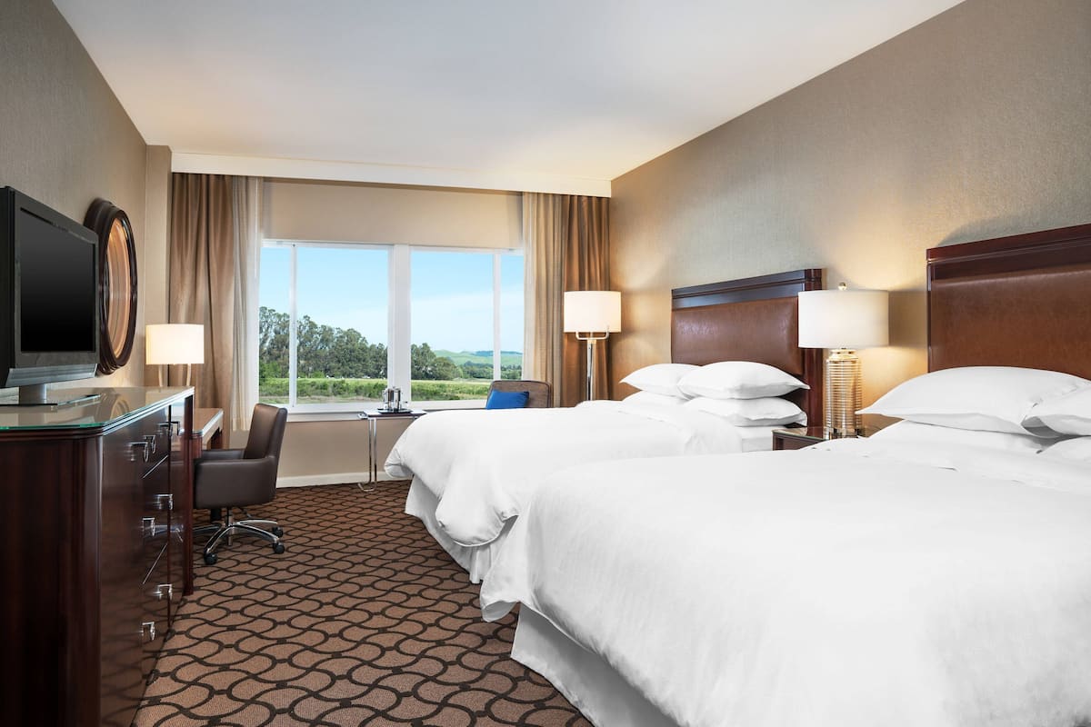 Hypo-allergenic bedding, in-room safe, desk, blackout drapes