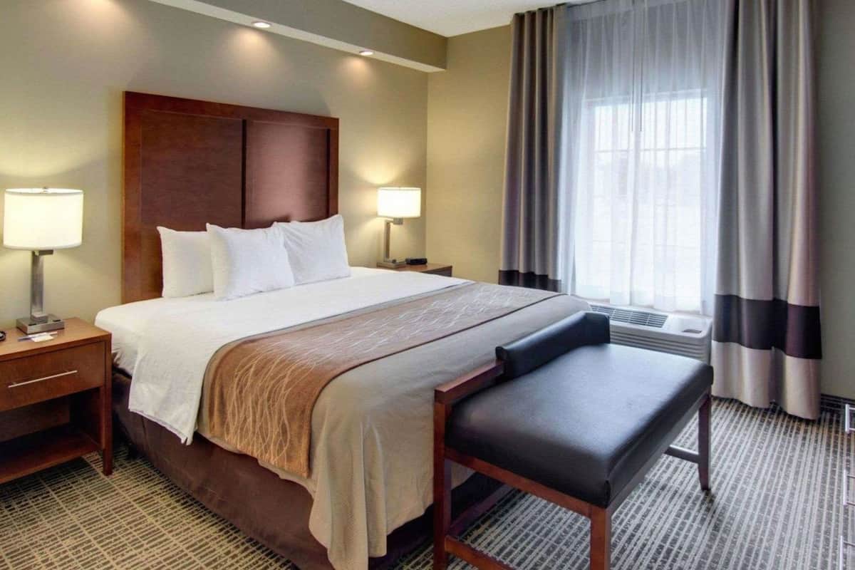Desk, iron/ironing board, free WiFi, bed sheets