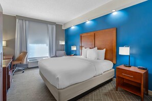 Skrivebord, strykejern/-brett, wi-fi (inkludert) og sengetøy