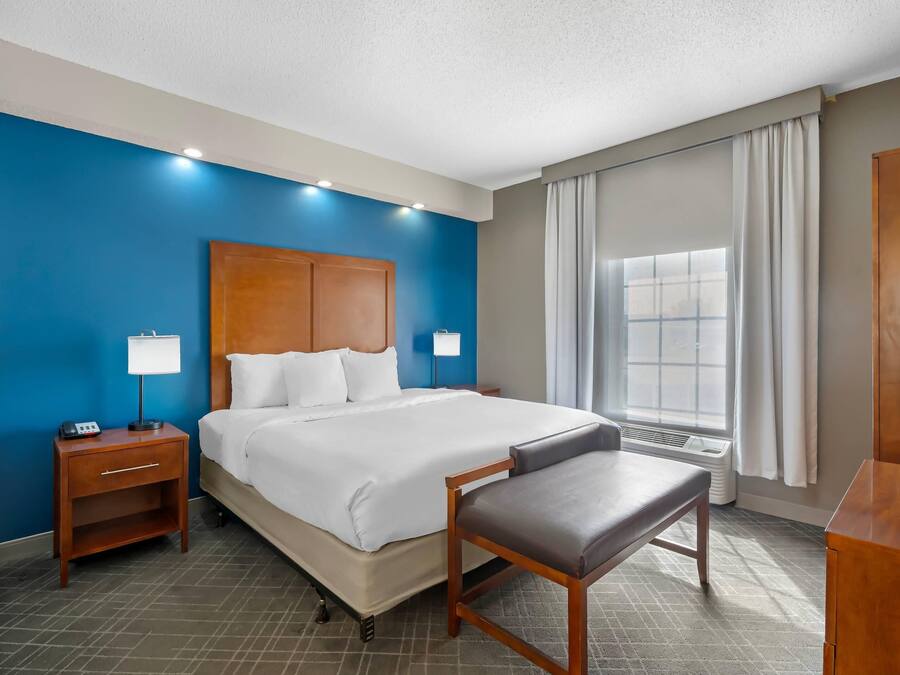 Desk, iron/ironing board, WiFi (free), bed sheets