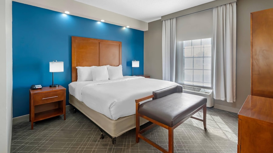 西门罗体育和活动中心附近的舒适旅馆