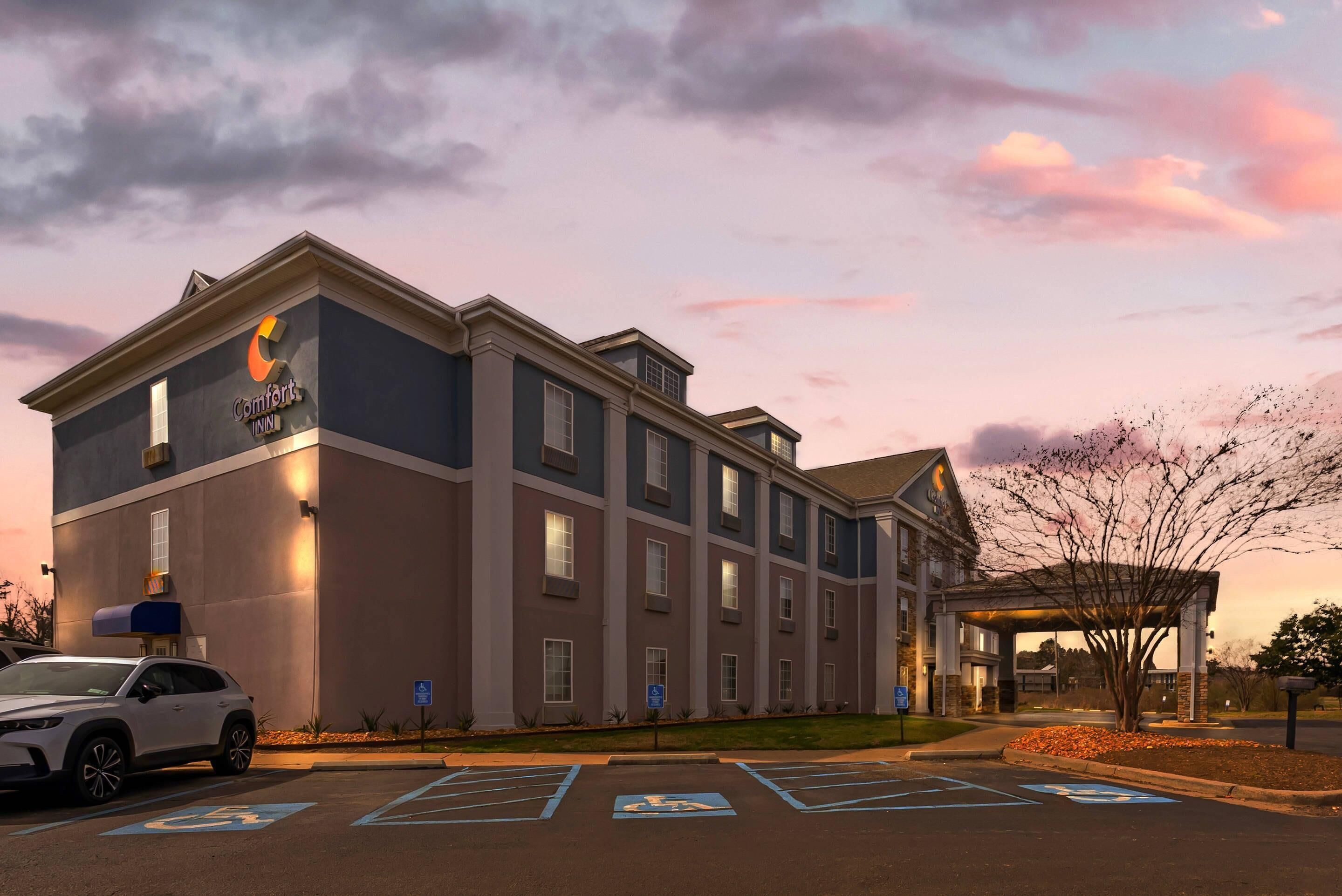 A Comfort Inn hotel with a parking lot, handicap-accessible spaces, and a covered entrance.