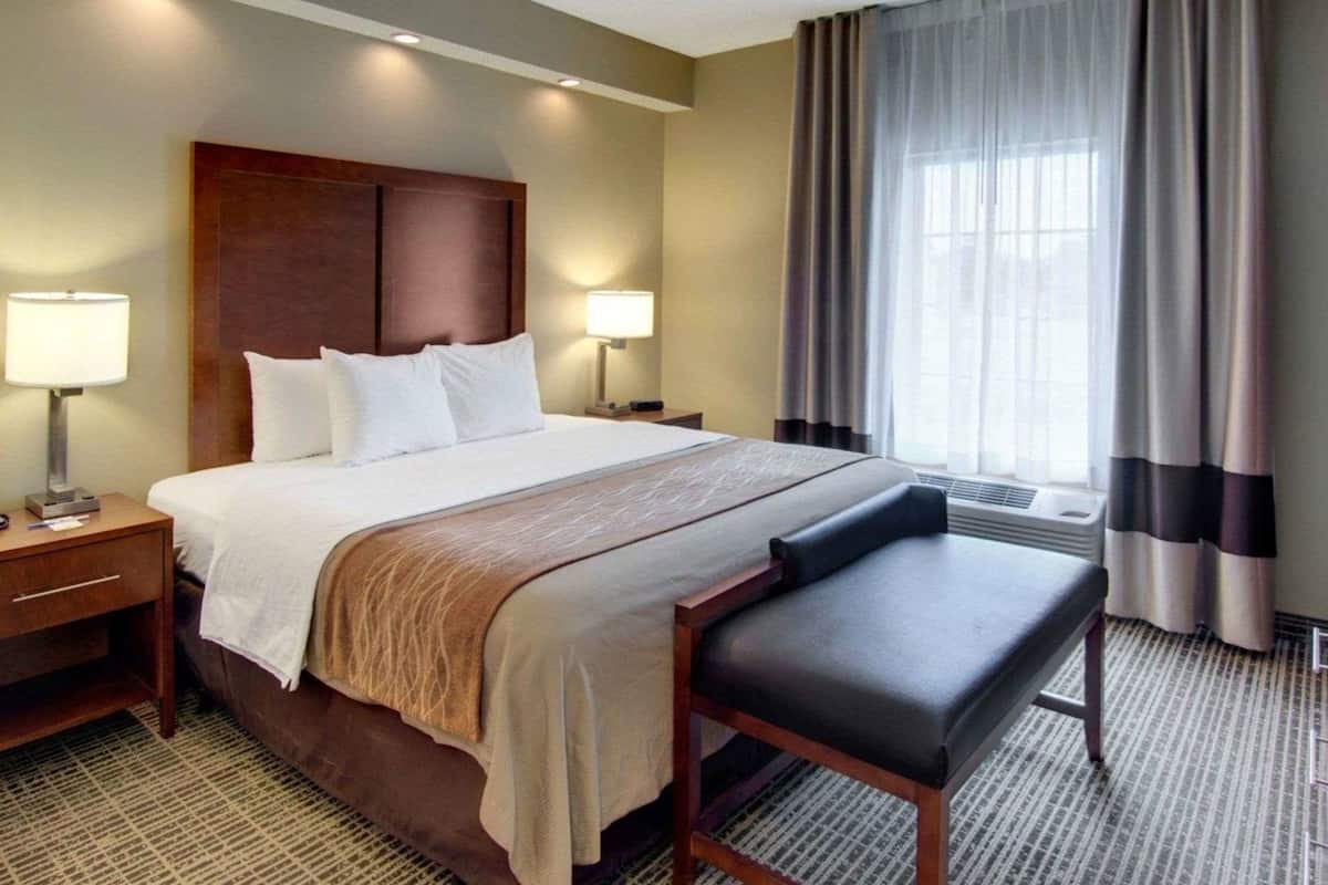 Desk, iron/ironing board, free WiFi, bed sheets