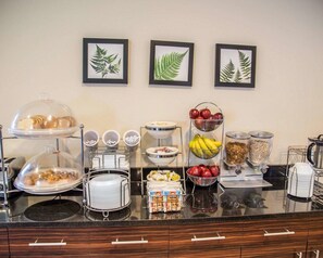 Free buffet breakfast - Sleep Inn & Suites Davenport - Quad Cities (Davenport)