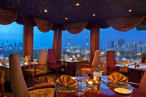 10 restaurants, breakfast, lunch, dinner served; international cuisine