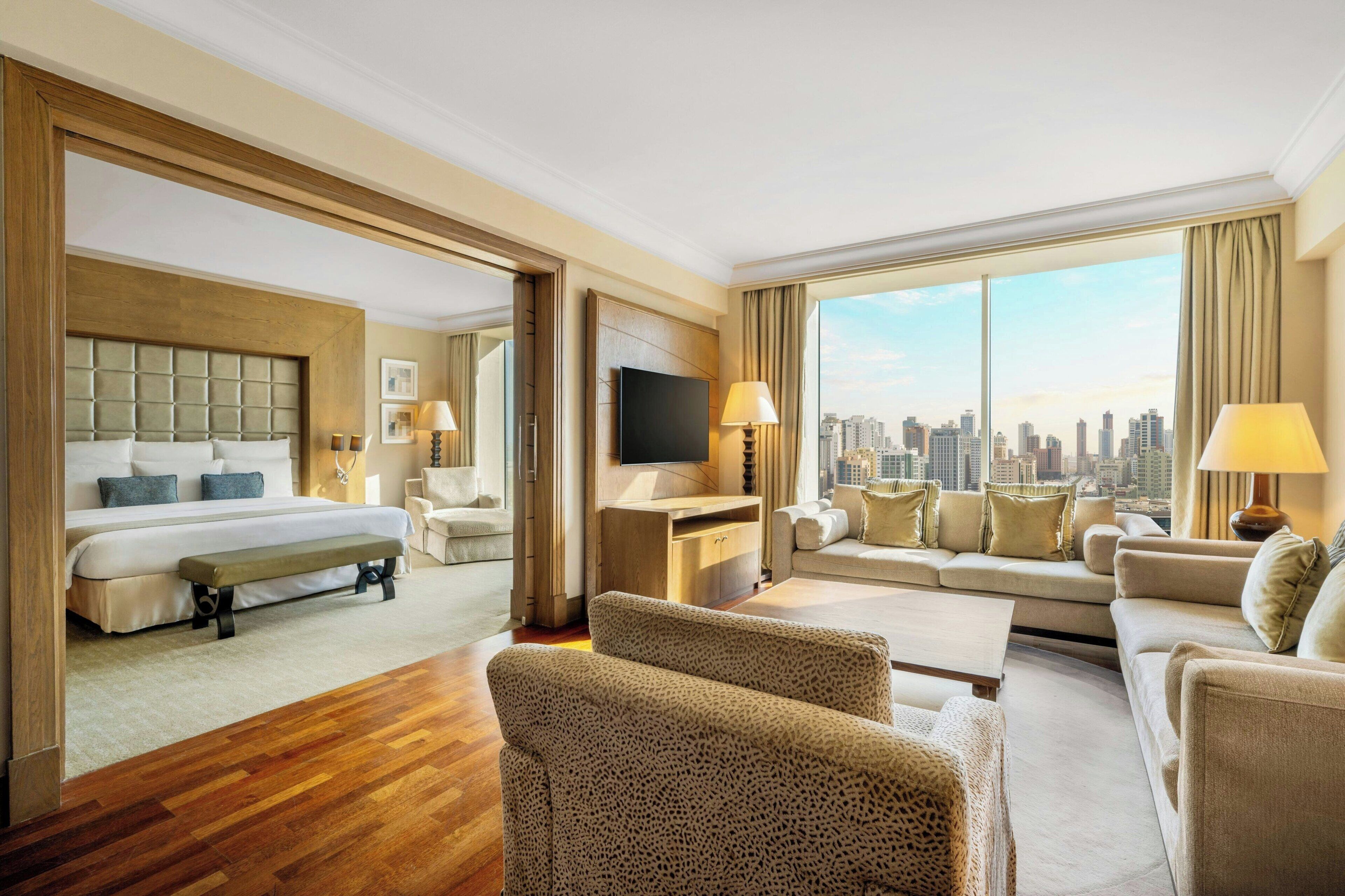 deluxe suite, 1 king bed | egyptian cotton sheets, minibar, in-room safe, desk