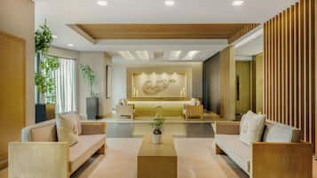 Couples treatment room(s), sauna, hot tub, steam room