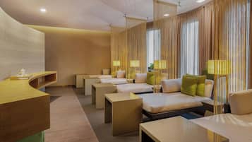 BehandlungsrĂ€ume fĂŒr Paare, Sauna, Whirlpool, Dampfbad