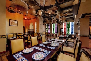 10 restaurants; breakfast, lunch, dinner and brunch served  - Gulf Hotel Convention and SPA (Manama)