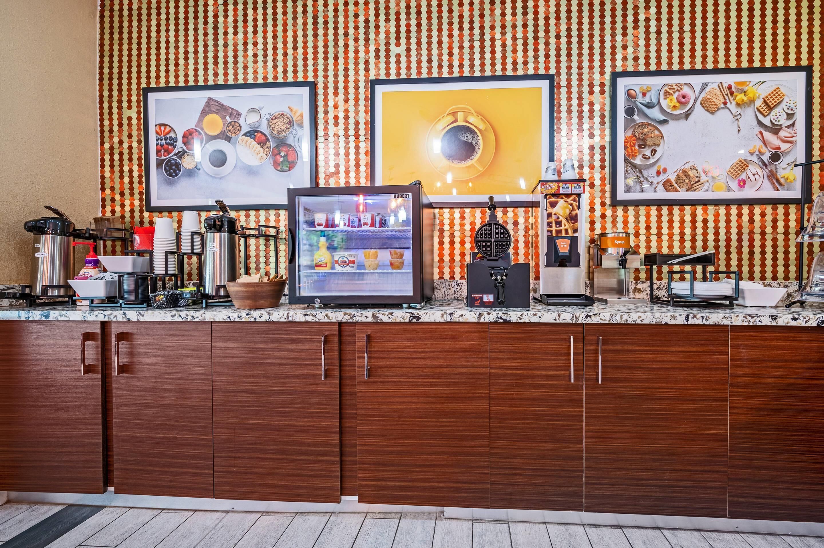 Free daily continental breakfast