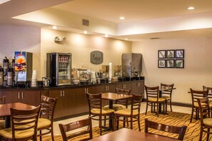 Free daily continental breakfast  - Sleep Inn Raleigh Durham Airport (Durham)
