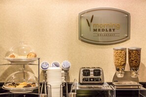 Free daily continental breakfast - Sleep Inn Raleigh Durham Airport (Durham)