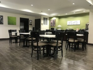 Déjeuner continental gratuit tous les jours