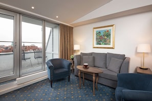 Superior Twin Room | Premium bedding, desk, iron/ironing board, free cribs/infant beds