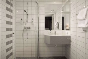 Twin Room | Bathroom | Hair dryer, heated floors, towels, soap