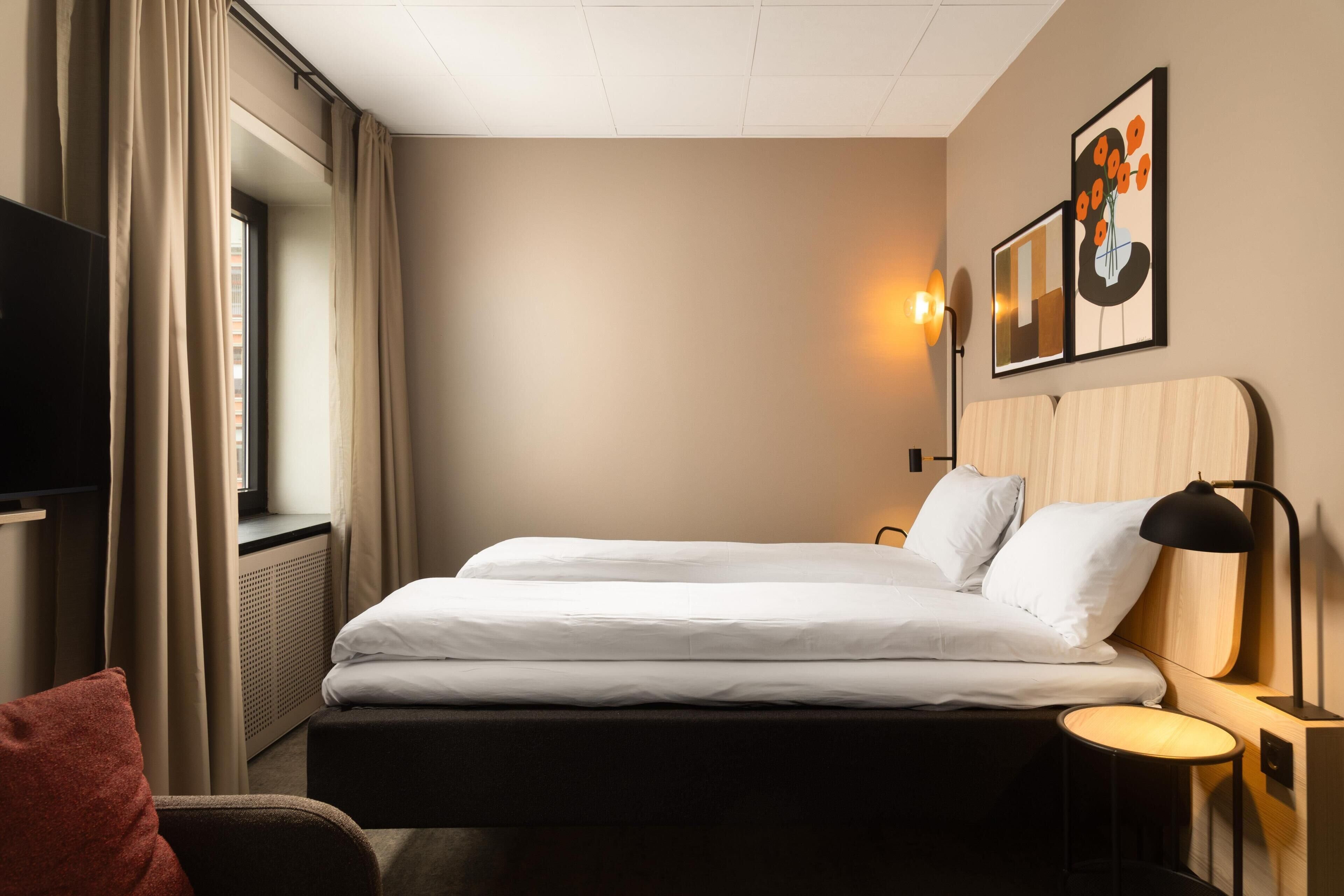 Ropa de cama de alta calidad y escritorio 