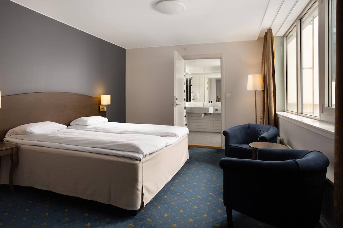 Superior Room, Multiple Beds | Premium bedding, desk, iron/ironing board, free cribs/infant beds