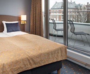 Junior Suite | Premium bedding, desk, iron/ironing board, free cribs/infant beds
