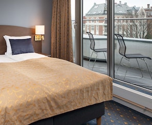 Junior Suite | Premium bedding, desk, iron/ironing board, free cribs/infant beds