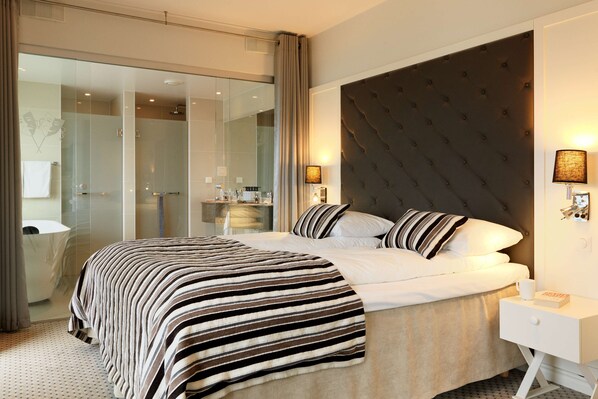 Suite presidencial | Ropa de cama de alta calidad y escritorio 