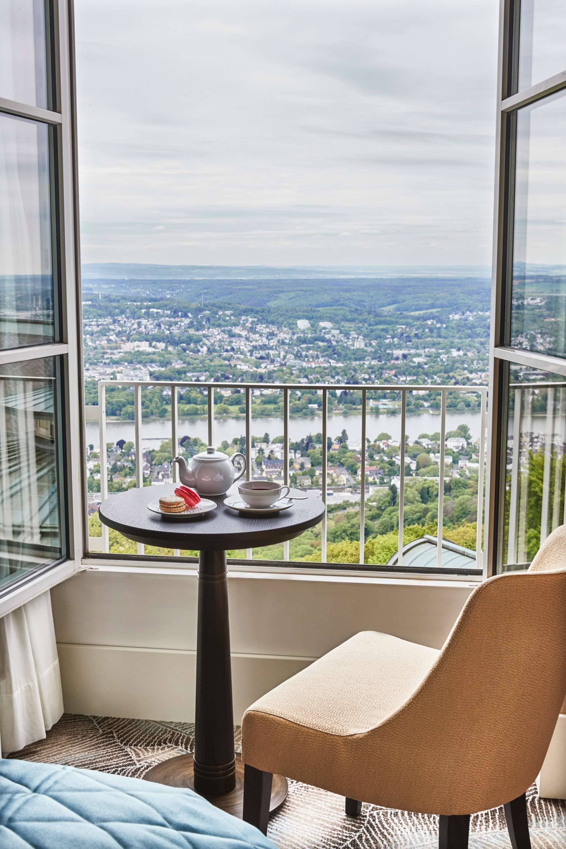 Executive Suite | 1 bedroom, hypo-allergenic bedding, minibar, in-room safe