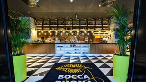 A restaurant with a checkered floor and a sign reading "BOCCA BUONA Pizza, pasta e basta". - Park Inn by Radisson Danube Bratislava (Bratislava)