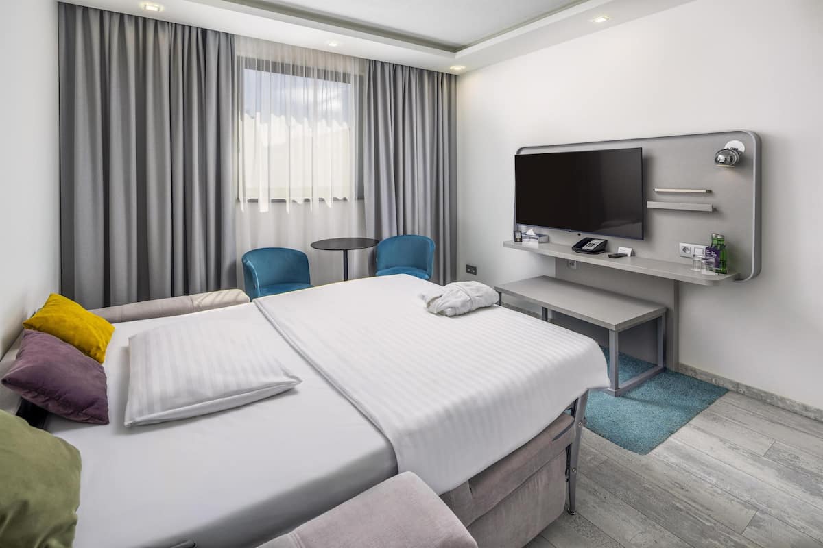 Apartment, 1 Bedroom | Hypo-allergenic bedding, minibar, in-room safe, desk