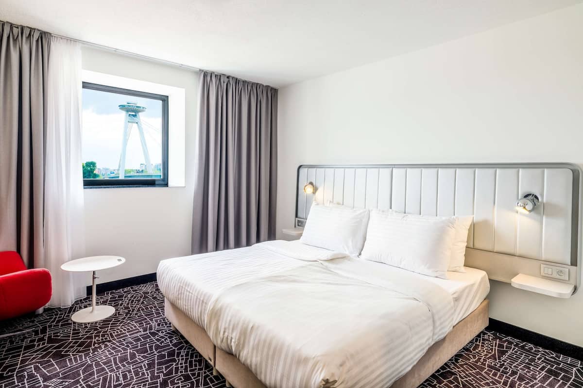 Ropa de cama hipoalergénica y minibar