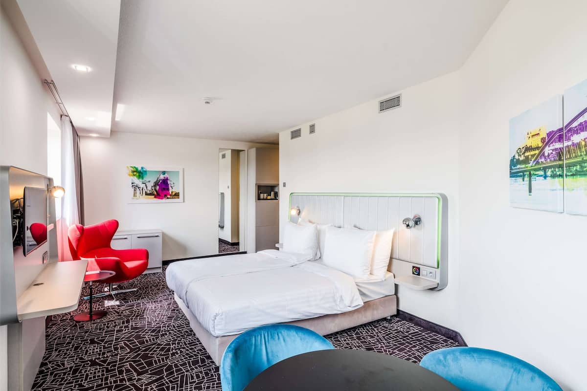 Allergikerbettwaren, Minibar, Zimmersafe, Schreibtisch