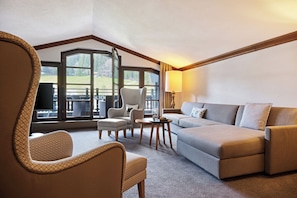 Minibar, in-room safe, individually decorated, desk