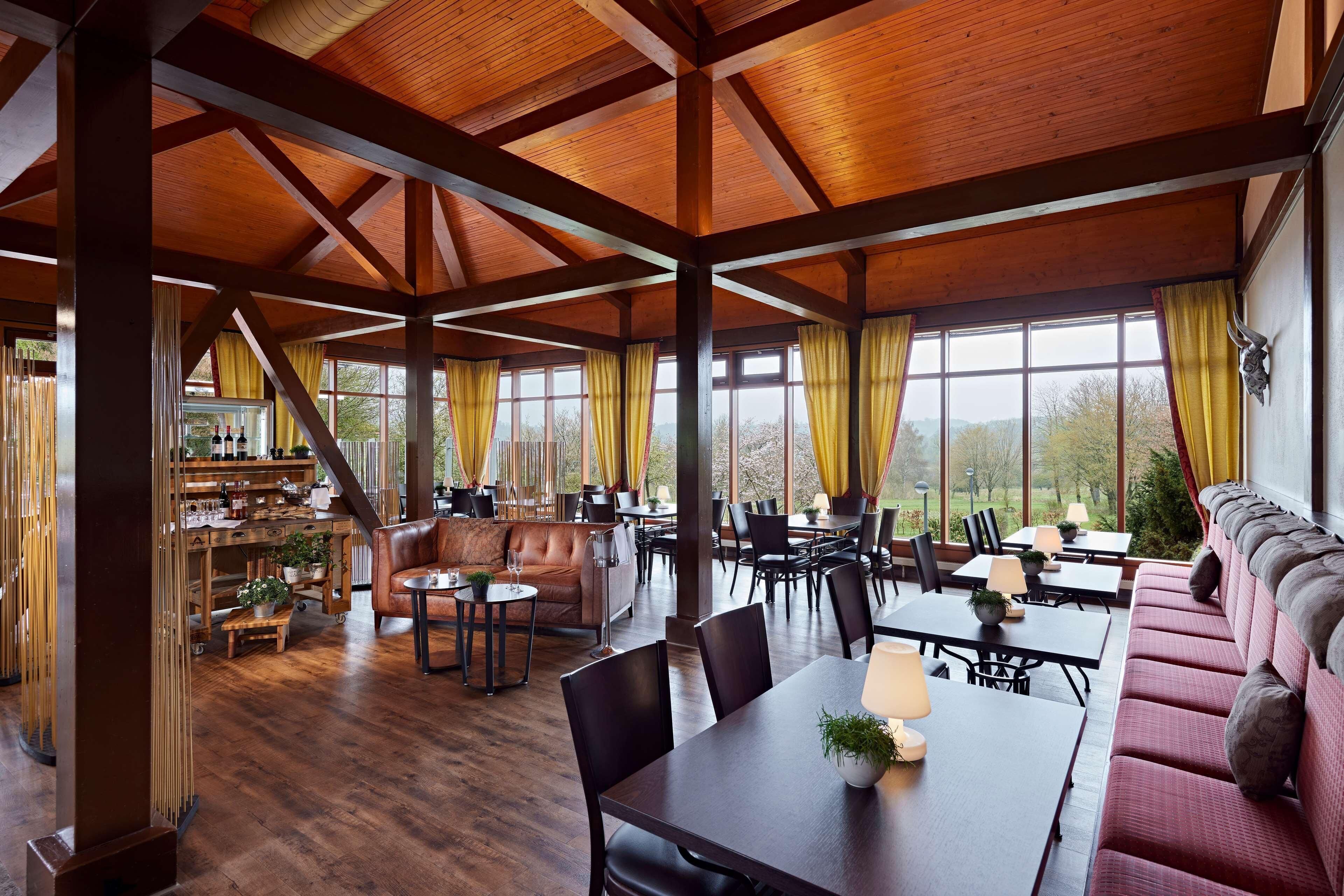 2 restaurants, international cuisine