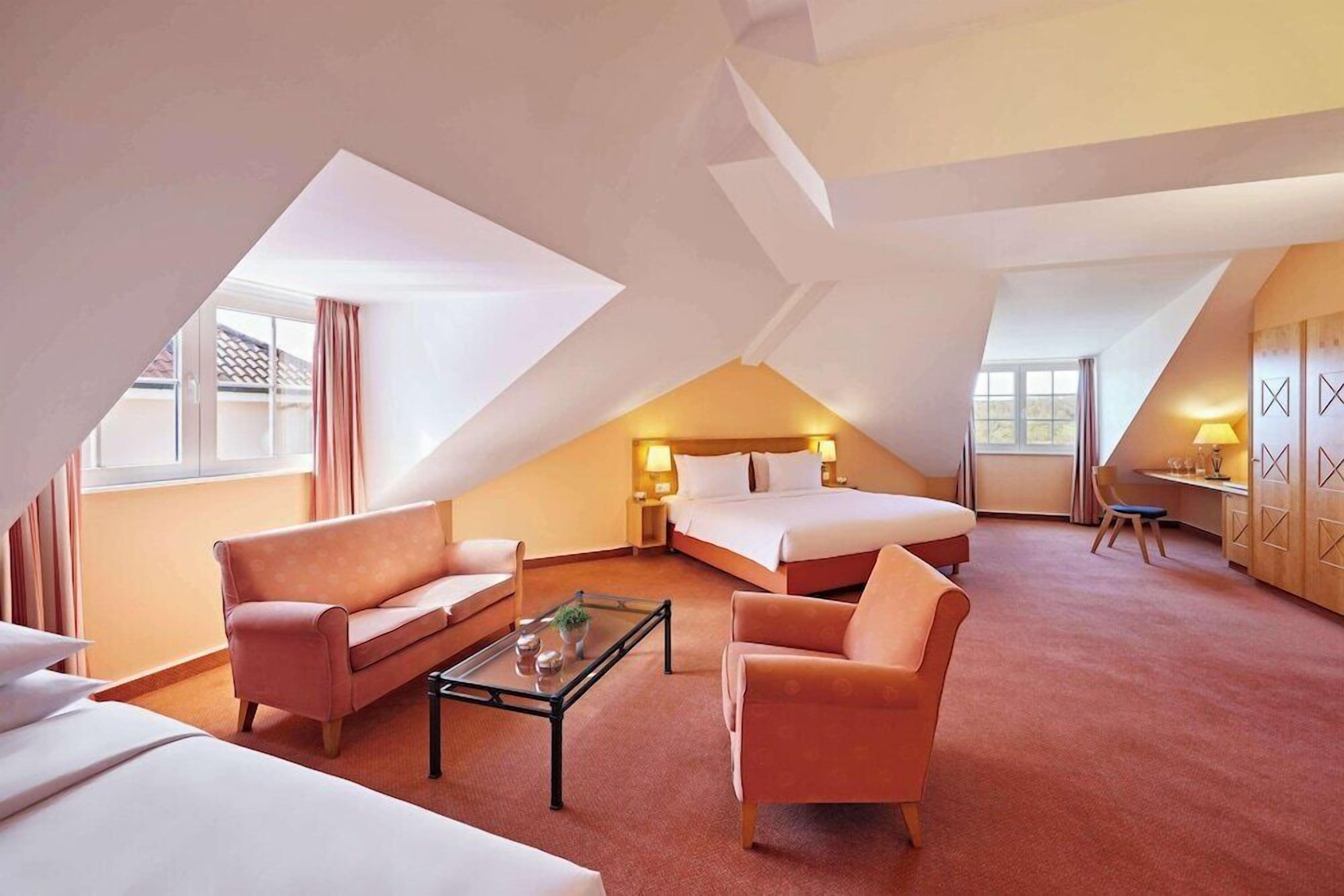 deluxe double room | hypo-allergenic bedding, minibar, in-room safe, desk