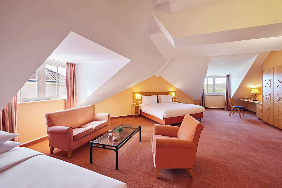 Literie hypoallergénique, minibar, coffres-forts dans les chambres