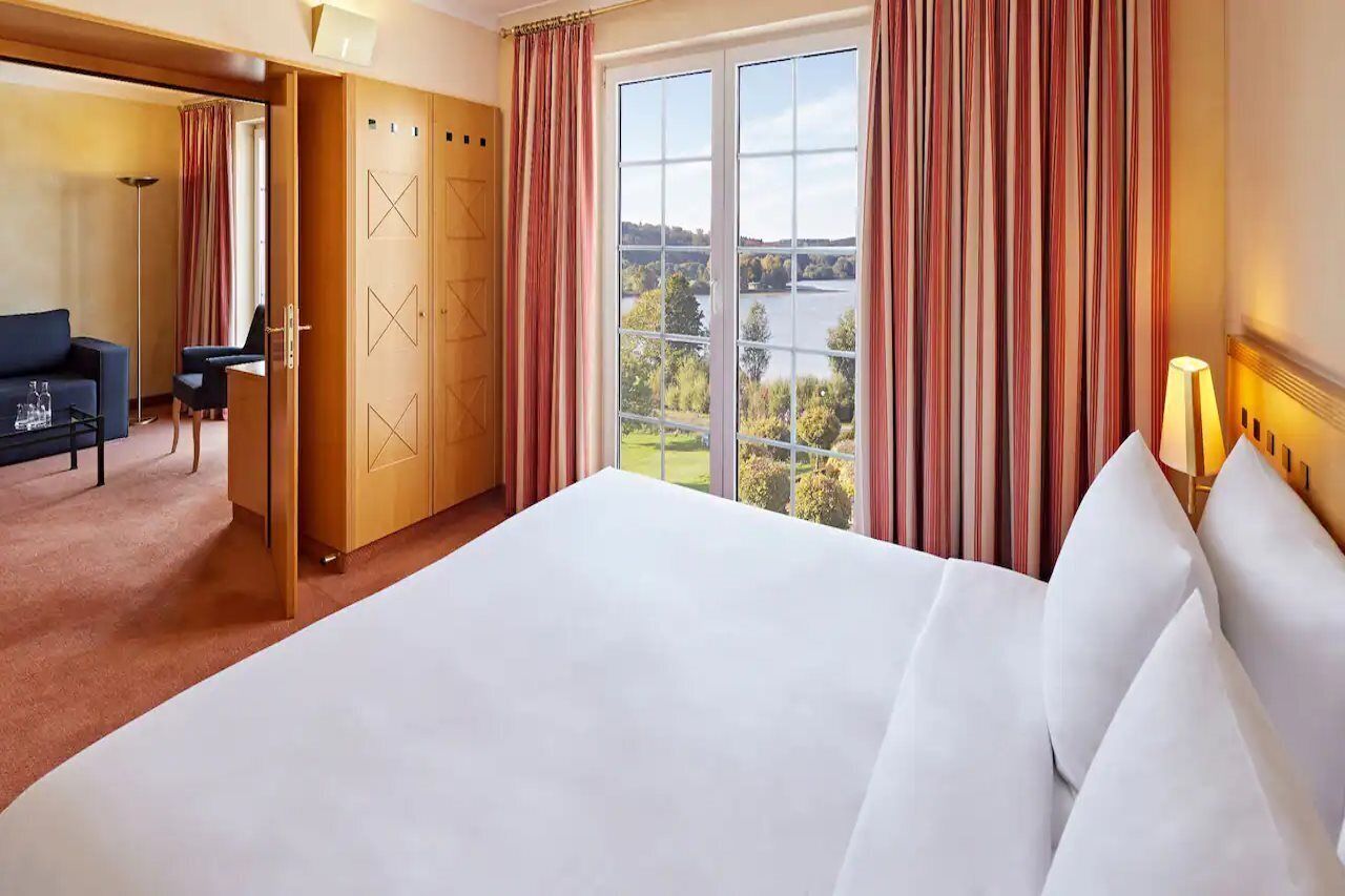 Junior Suite | Hypo-allergenic bedding available, minibar, in-room safe, desk