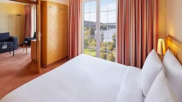Junior Suite | Hypo-allergenic bedding available, minibar, in-room safe, desk
